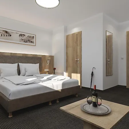 Garni Viktoria מלון